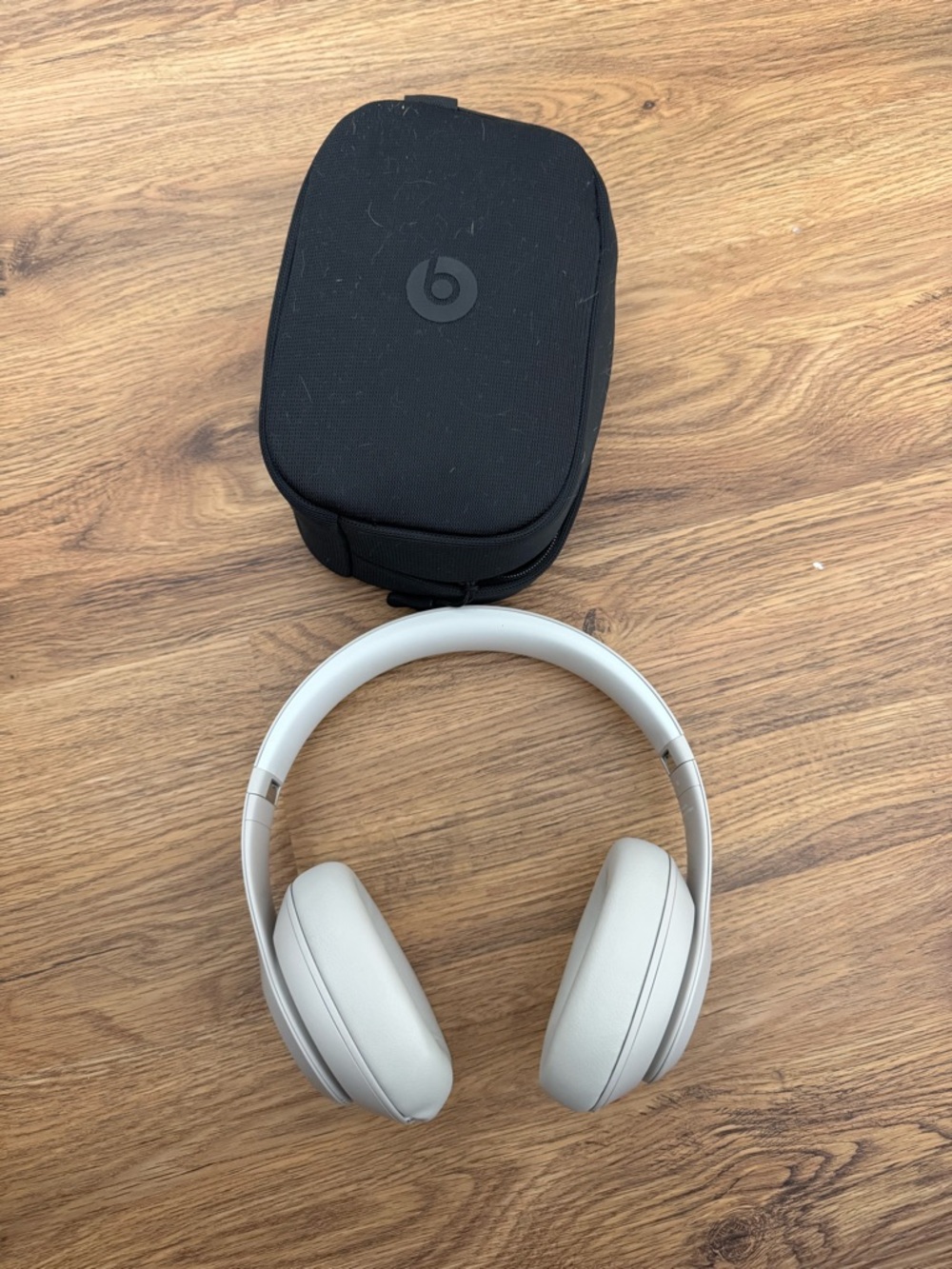 Beats by Dre Over-Ear Headphones in Light Gray with Black Case